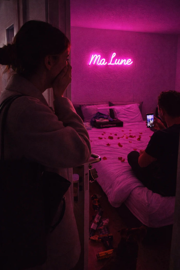 Surprise sous la lueur rose